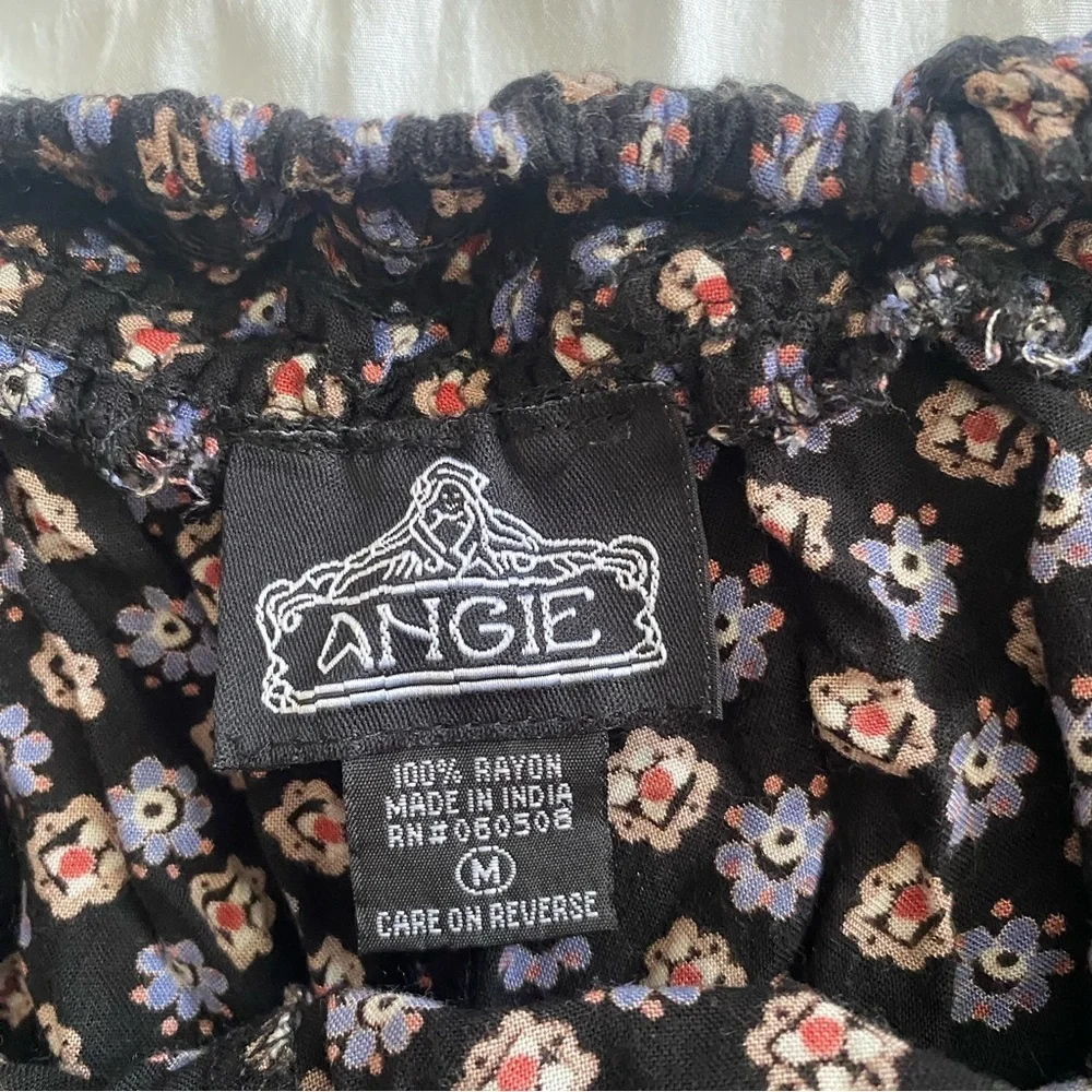 Nordstrom “Angie” Flowy black shorts with floral design size Medium